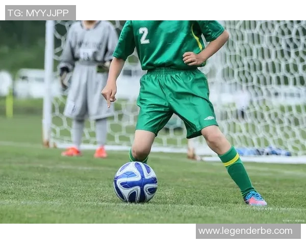 世界顶级后卫球星盘点 他们如何在绿茵场上成为坚固防线的守护者