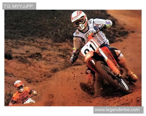 足球传奇挥洒光辉 相框挂画展现球星独特风采